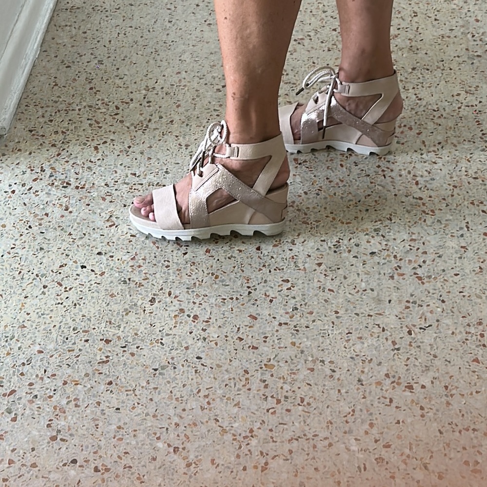 Natural leather Sorel sandals.